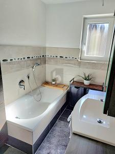 SCHÖN RENOVIERTES OBJEKT IN GUTER LAGE - Mehrfamilienhaus, Wohnhaus Schwendi | Angebot:26990140