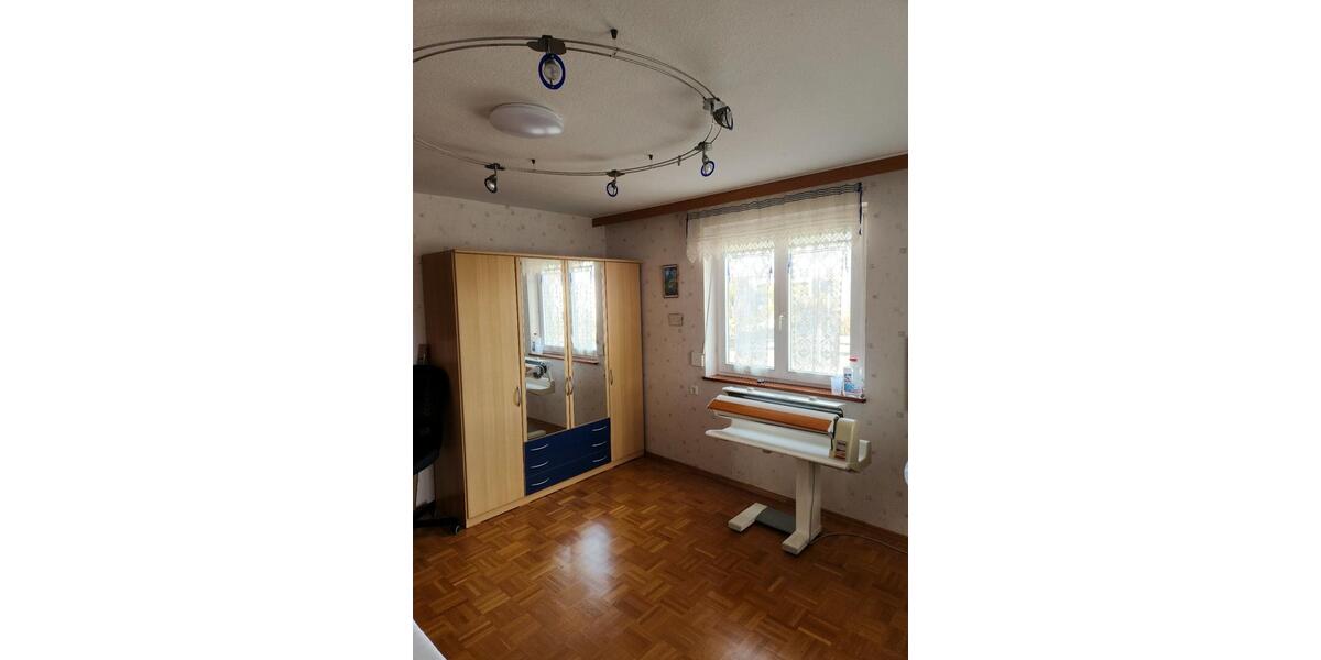 Etagenwohnung Niederstotzingen - 7 Zimmer, 180 m&sup2;, 1.500&euro; | Angebot:25905236