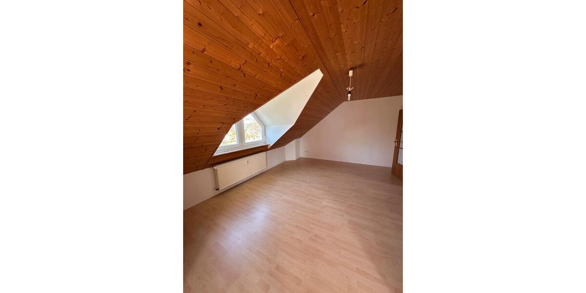 Dachgeschoßwohnung Ulm Donautal - 2.5 Zimmer, 100 m&sup2;, 1.000&euro; | Angebot:26326748