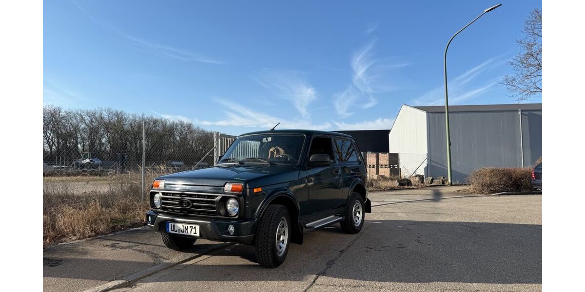 Lada Niva 18.000 km 13.800 &euro; Ulm 89077