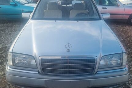 Mercedes-Benz C 180 220.000 km 1.999 &euro; Elchingen 89275