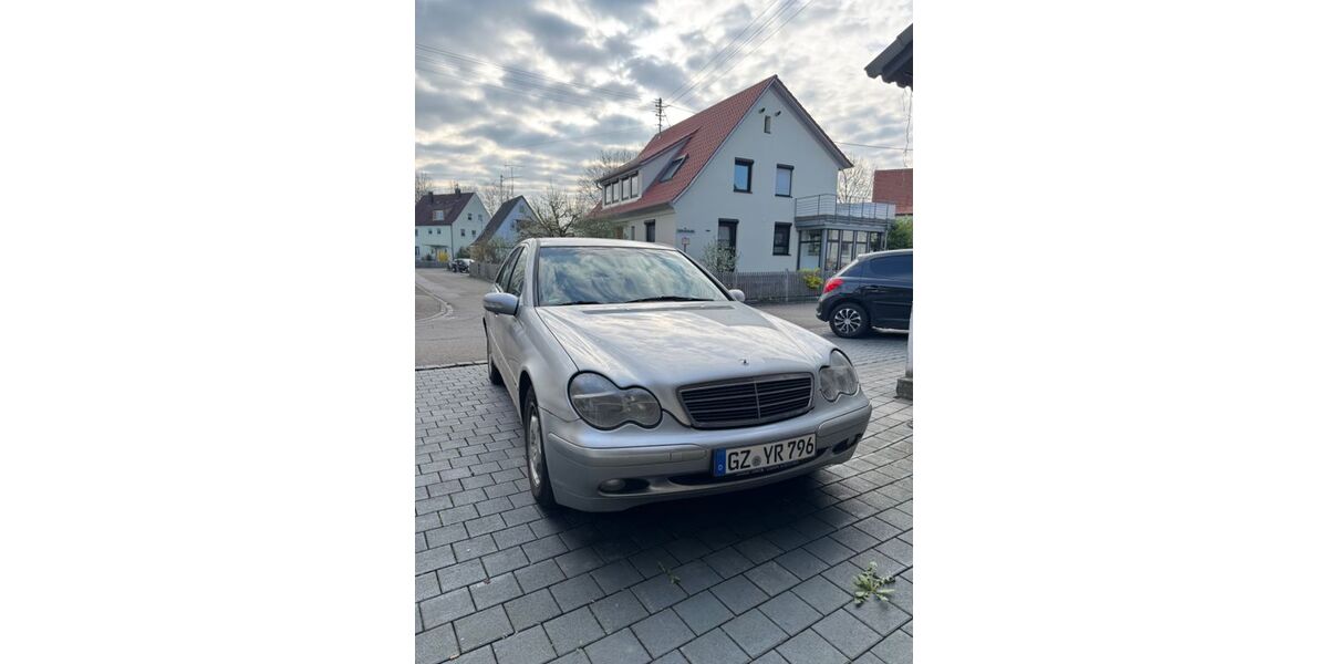 Mercedes-Benz C 220 268.000 km 1.550 &euro; Günzburg 89312
