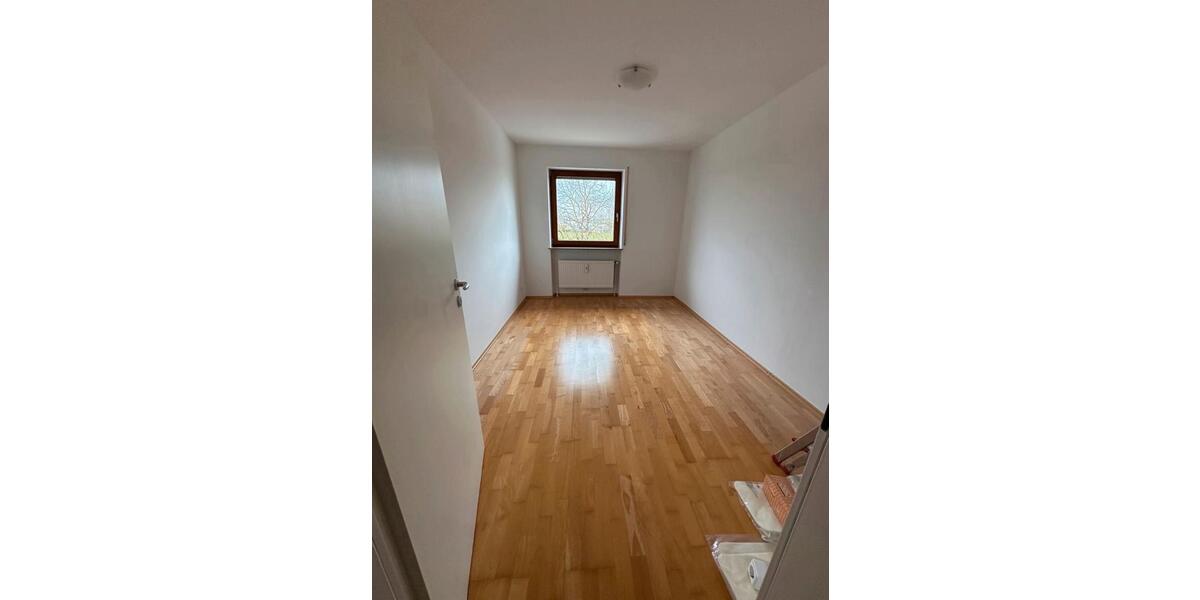 Etagenwohnung Neu-Ulm Ludwigsfeld - 3 Zimmer, 80 m&sup2;, 1.330&euro; | Angebot:25650970