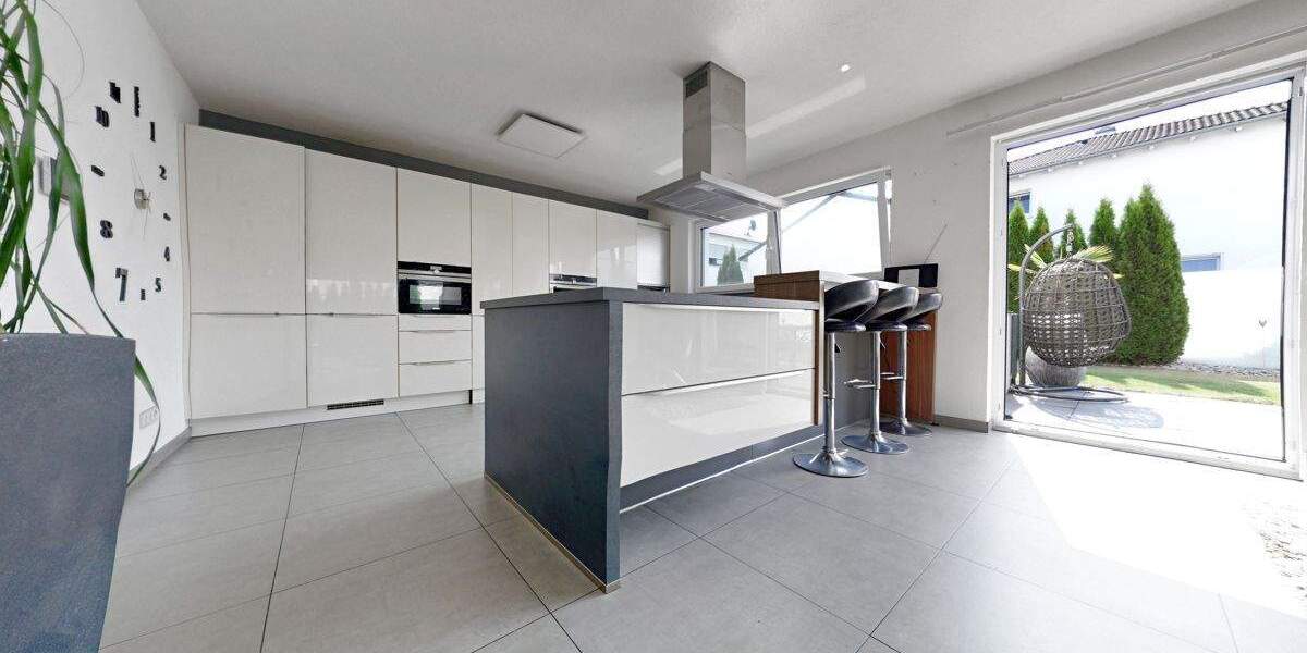 Einfamilienhaus Laupheim - 8 Zimmer, 255 m&sup2;, 1.199.000&euro; | Angebot:25693602