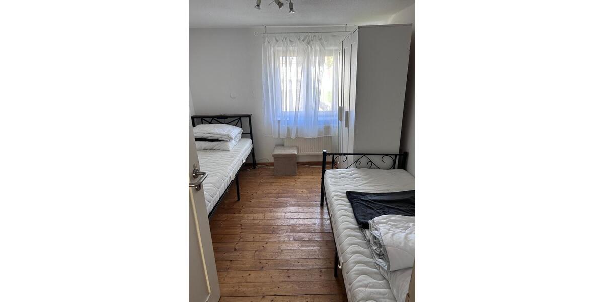 Einfamilienhaus Hüttisheim - 2 Zimmer, 220 m&sup2;, 1.700&euro; | Angebot:26606226
