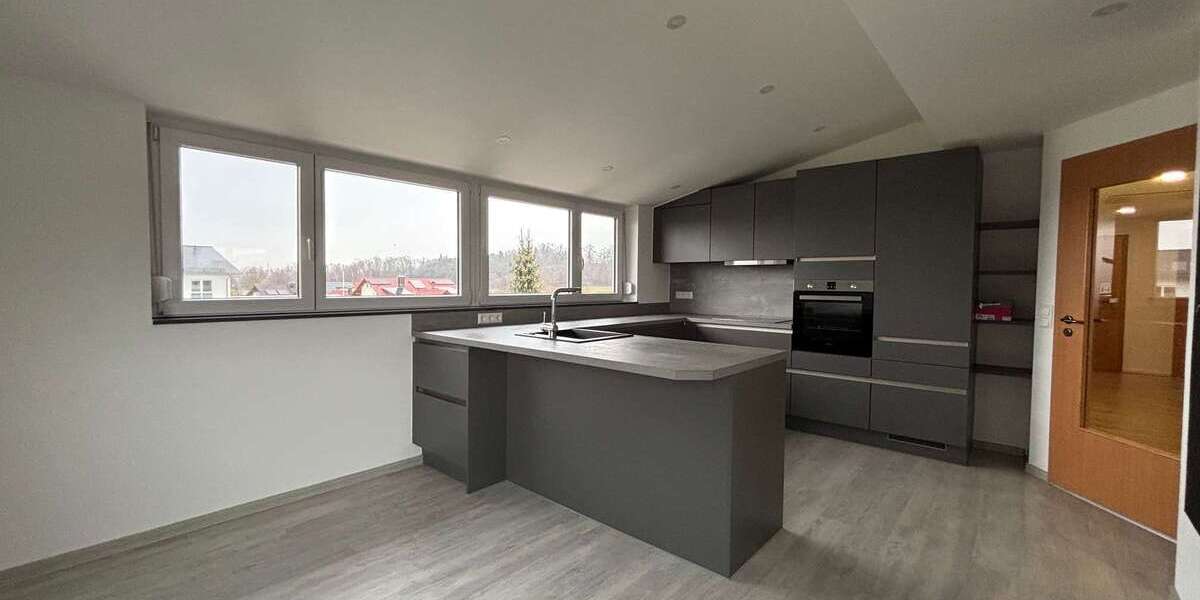 Etagenwohnung Hüttisheim - 3 Zimmer, 100 m&sup2;, 1.000&euro; | Angebot:26040600