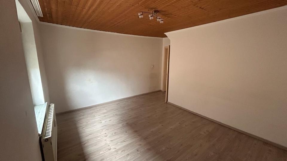 Etagenwohnung Ichenhausen - 3 Zimmer, 87 m&sup2;, 950&euro; | Angebot:25283553