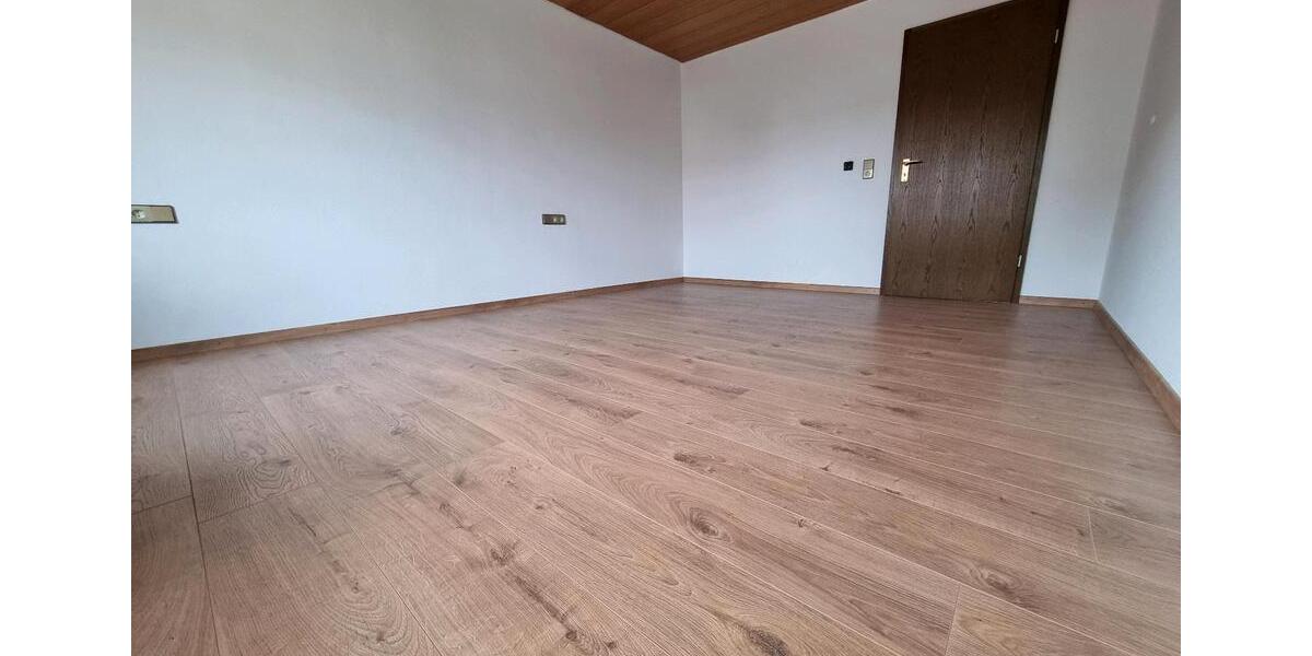 Etagenwohnung Dornstadt - 3 Zimmer, 120 m&sup2;, 850&euro; | Angebot:25639842