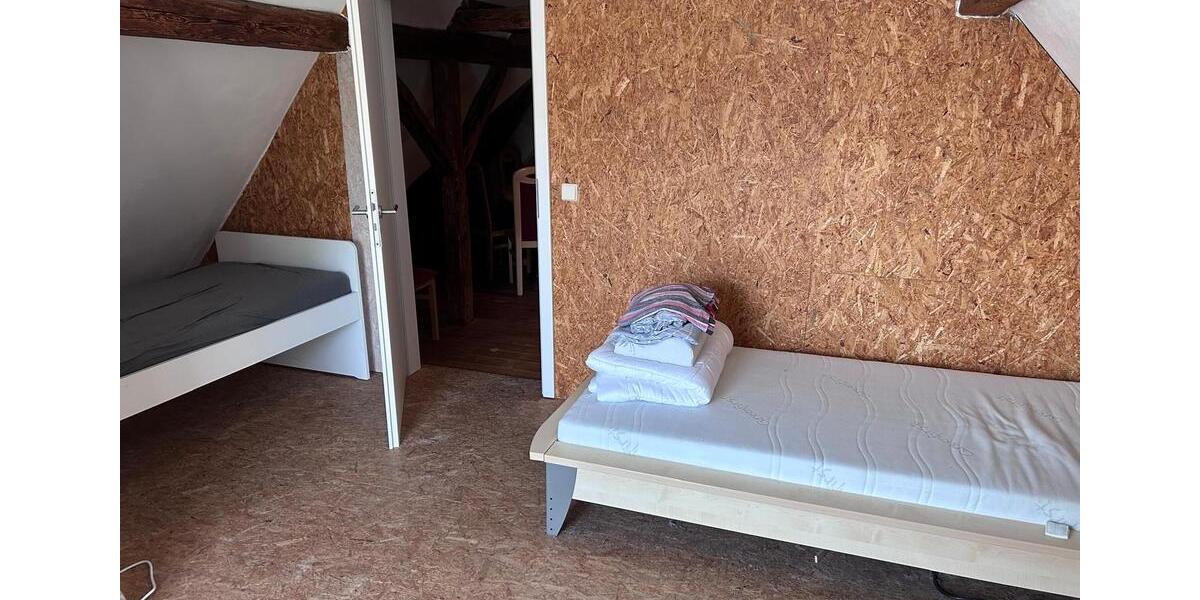 Einfamilienhaus Hüttisheim - 2 Zimmer, 220 m&sup2;, 1.700&euro; | Angebot:26606226