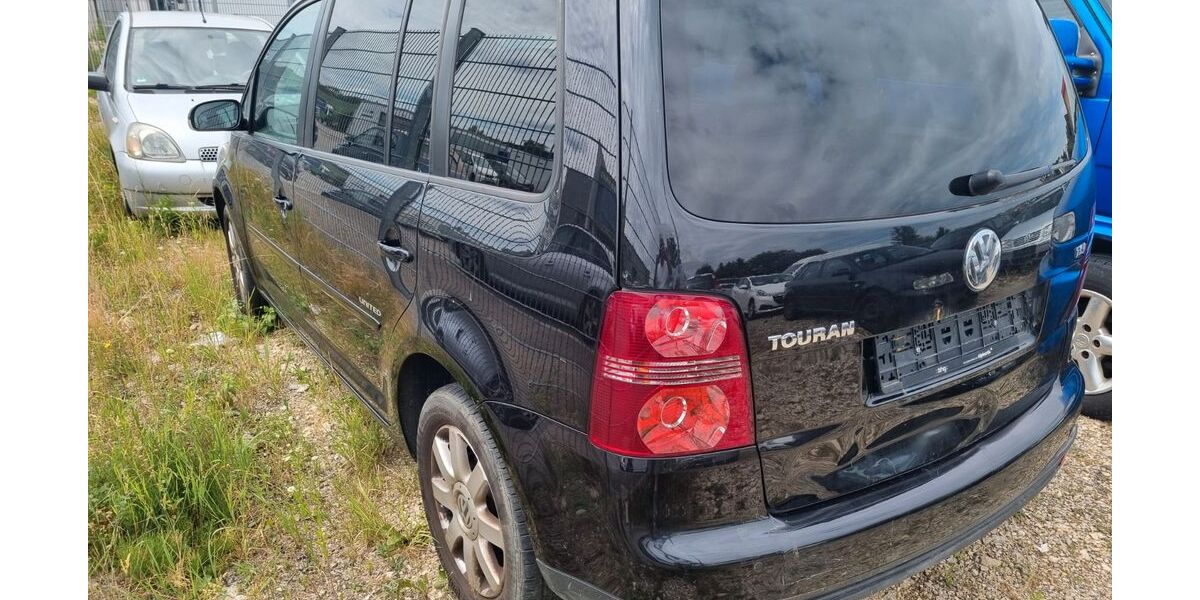 VW Touran 171.000 km 2.590 &euro; Elchingen 89275