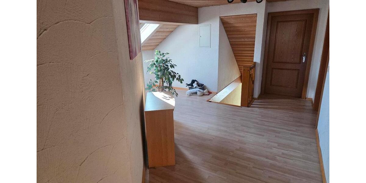 Maisonettenwohnung Neuburg an der Kammel - 3 Zimmer, 125 m&sup2;, 900&euro; | Angebot:25395618