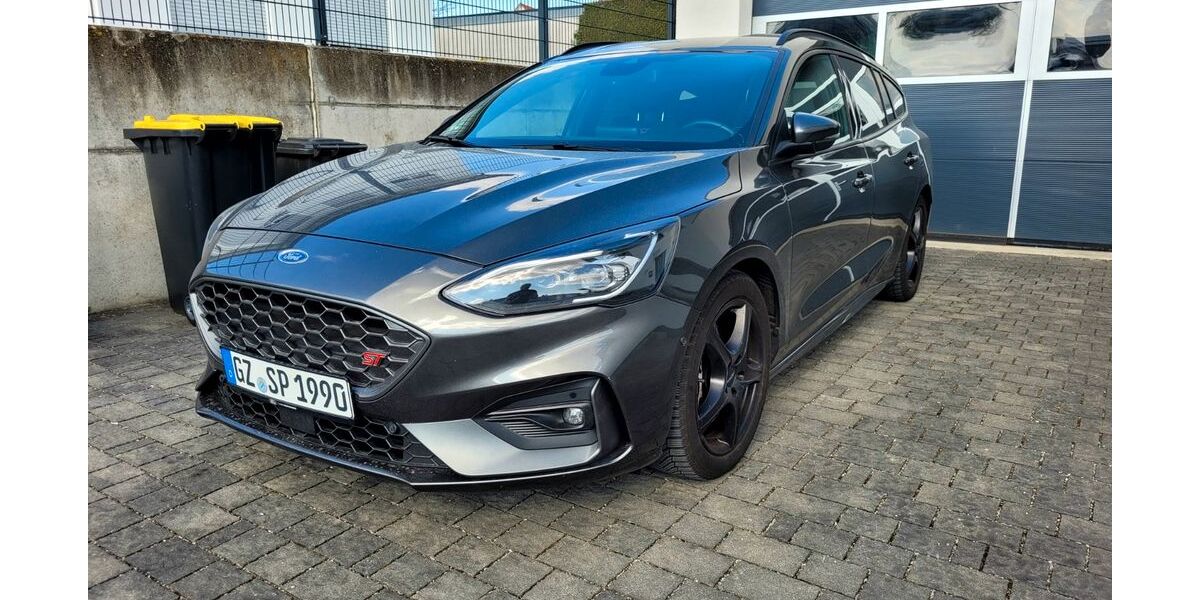 Ford Focus 73.000 km 24.999 &euro; Kötz 89359