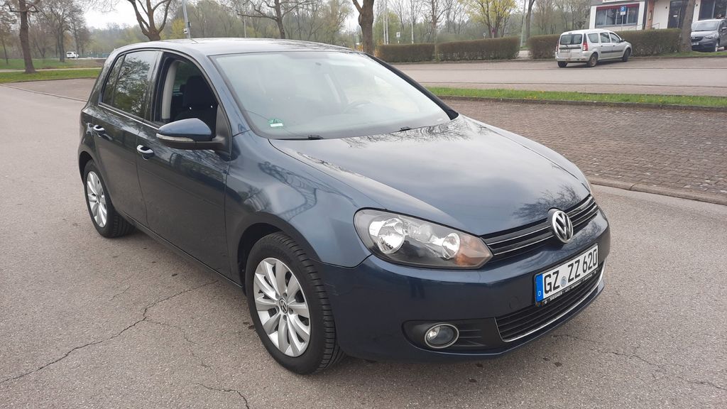 VW Golf 128.000 km 5.899 &euro; Kötz 89359