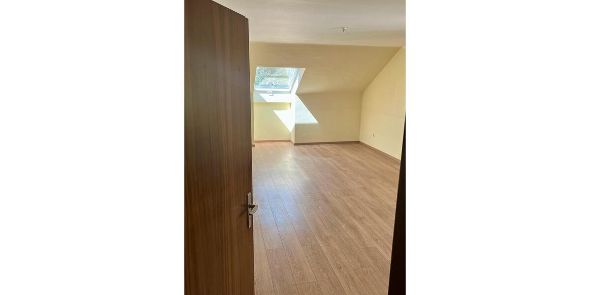 Etagenwohnung Vöhringen - 5 Zimmer, 135 m&sup2;, 1.300&euro; | Angebot:25793632