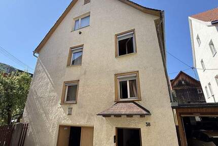 Haus Geislingen - 8 Zimmer, 133 m&sup2;, 165.000&euro; | Angebot:25696263