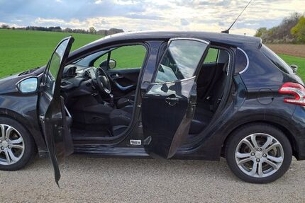 Peugeot 208 149.112 km 5.500 &euro; Heroldstatt 72535