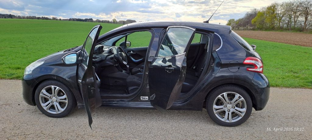 Peugeot 208 149.112 km 5.500 &euro; Heroldstatt 72535