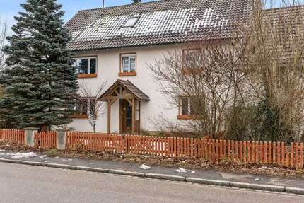 Haus Deisenhausen - 7 Zimmer, 140 m&sup2;, 215.000&euro; | Angebot:24886081