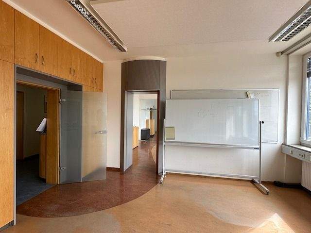 Gewerbeobjekt Weißenhorn - 8 Zimmer, 213 m&sup2;, 1.900&euro; | Angebot:25664443