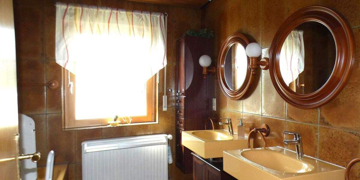 Mehrfamilienhaus, Wohnhaus Asselfingen - 8 Zimmer, 187 m&sup2;, 450.000&euro; | Angebot:25747329