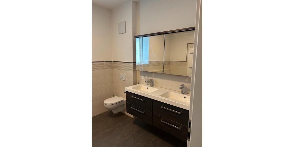 Etagenwohnung Nellingen - 4 Zimmer, 185 m&sup2;, 1.950&euro; | Angebot:24653845