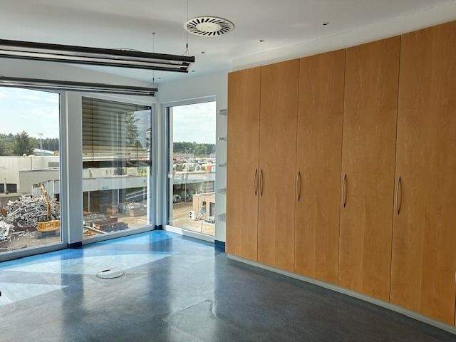 Gewerbeobjekt Weißenhorn - 8 Zimmer, 213 m&sup2;, 1.900&euro; | Angebot:25664443