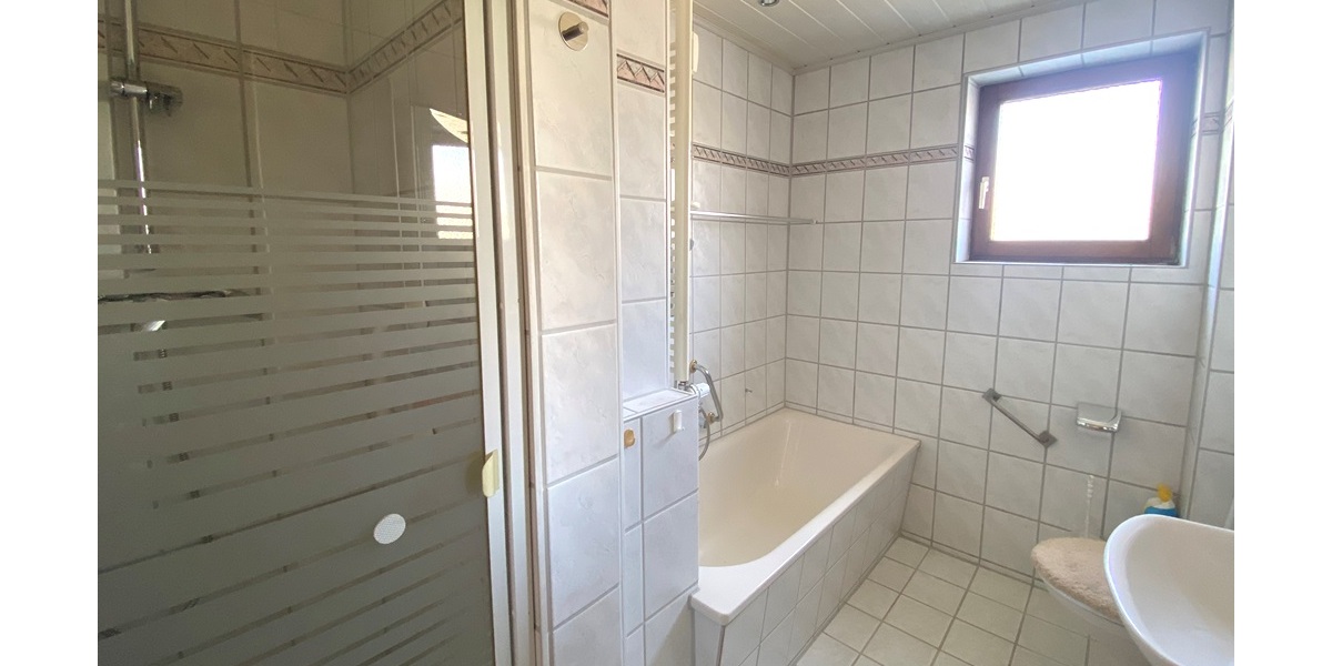 Neu-Ulm: Modernisiertes Mehrfamilienhaus (DHH) mit idyllischem Garten in Donau-Nähe - Mehrfamilienhaus, Wohnhaus Neu-Ulm / Offenhausen Offenhausen | Angebot:27262163