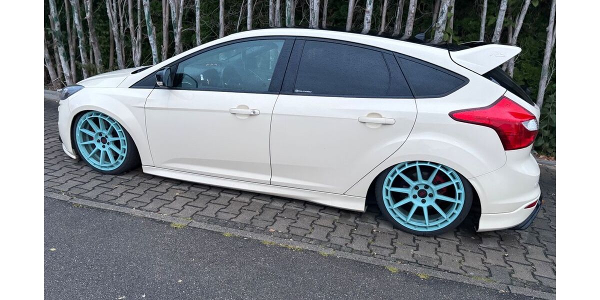 Ford Focus 76.500 km 15.100 &euro; Herbrechtingen 89542