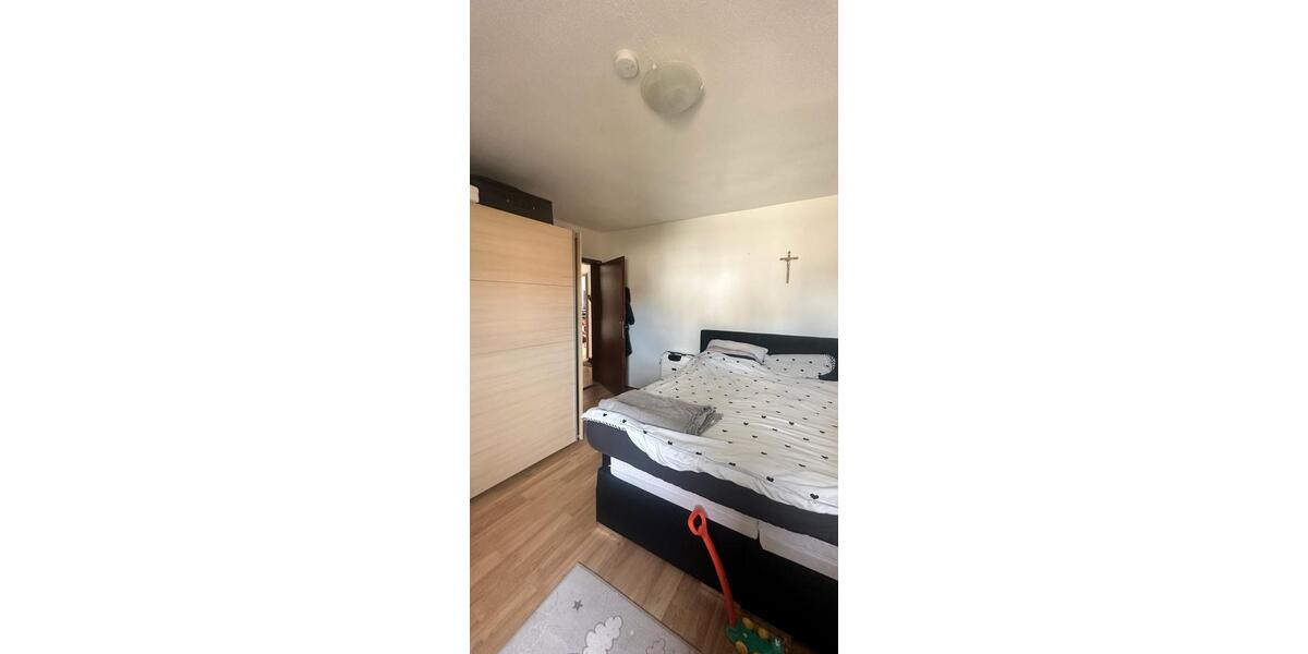 Erdgeschoßwohnung Laichingen - 4 Zimmer, 95 m&sup2;, 1.050&euro; | Angebot:26022413