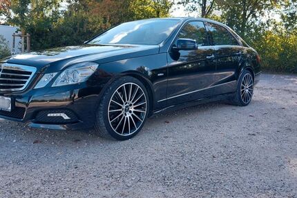 Mercedes-Benz E 250 99.071 km 15.900 &euro; Ehingen 89584