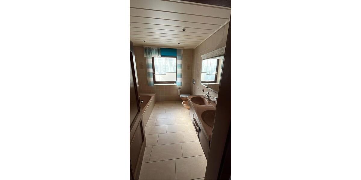 Erdgeschoßwohnung Offingen - 3.5 Zimmer, 130 m&sup2;, 1.100&euro; | Angebot:25255998