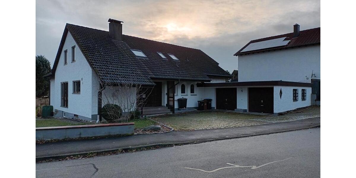 Dachgeschoßwohnung Niederstotzingen - 3 Zimmer, 90 m&sup2;, 775&euro; | Angebot:26024504