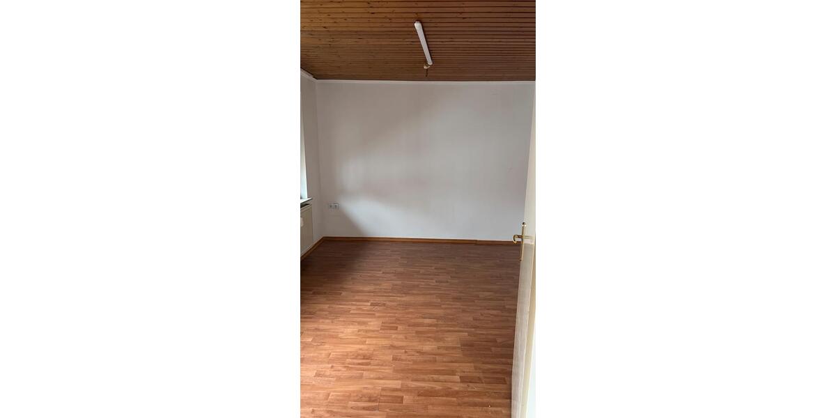 Etagenwohnung Ichenhausen - 3 Zimmer, 87 m&sup2;, 950&euro; | Angebot:25283553