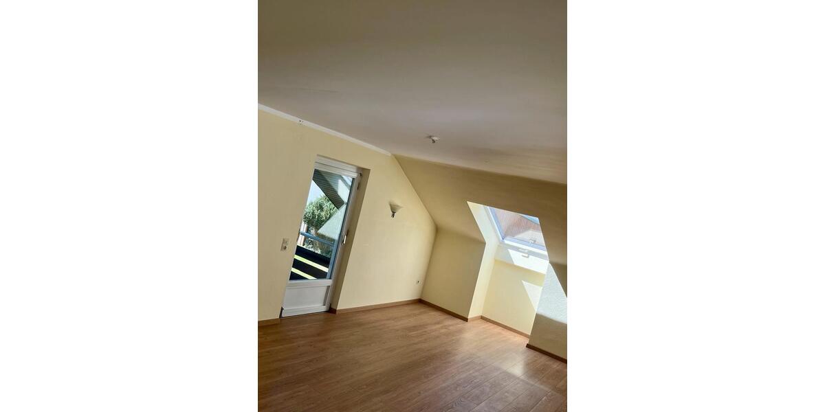 Etagenwohnung Vöhringen - 5 Zimmer, 135 m&sup2;, 1.300&euro; | Angebot:25793632