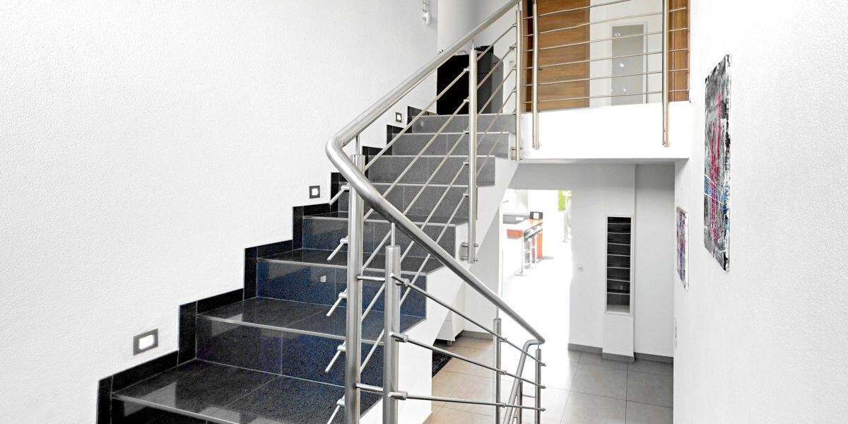 Einfamilienhaus Laupheim - 8 Zimmer, 255 m&sup2;, 1.199.000&euro; | Angebot:25693602