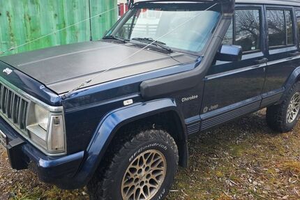 Jeep Cherokee 322.004 km 8.900 &euro; Altenstadt 89281