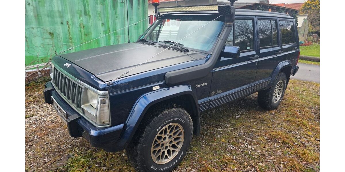 Jeep Cherokee 322.004 km 8.900 &euro; Altenstadt 89281