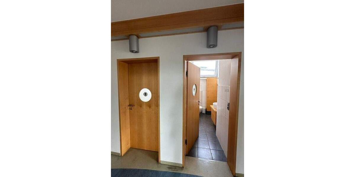 Gewerbeobjekt Weißenhorn - 8 Zimmer, 213 m&sup2;, 1.900&euro; | Angebot:25664443