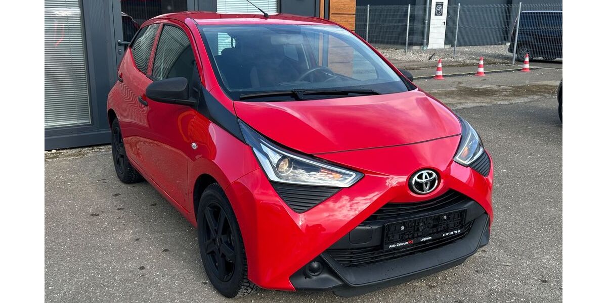 Toyota Aygo (X) 49.000 km 8.990 &euro; Leipheim 89340