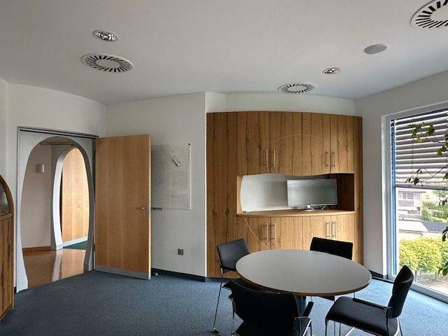Gewerbeobjekt Weißenhorn - 8 Zimmer, 213 m&sup2;, 1.900&euro; | Angebot:25664443