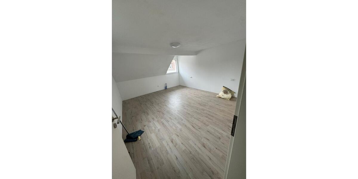 Dachgeschoßwohnung Ehingen (Donau) - 3.5 Zimmer, 90 m&sup2;, 1.000&euro; | Angebot:26670354