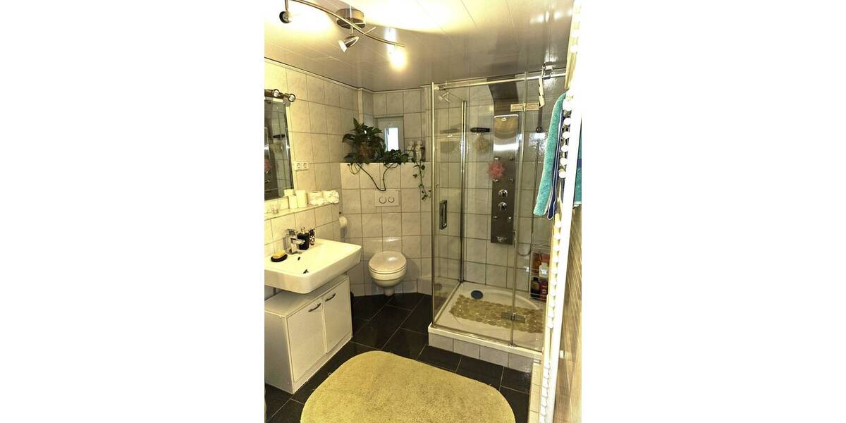 Etagenwohnung Laichingen Feldstetten - 7 Zimmer, 202 m&sup2;, 299.000&euro; | Angebot:25695100