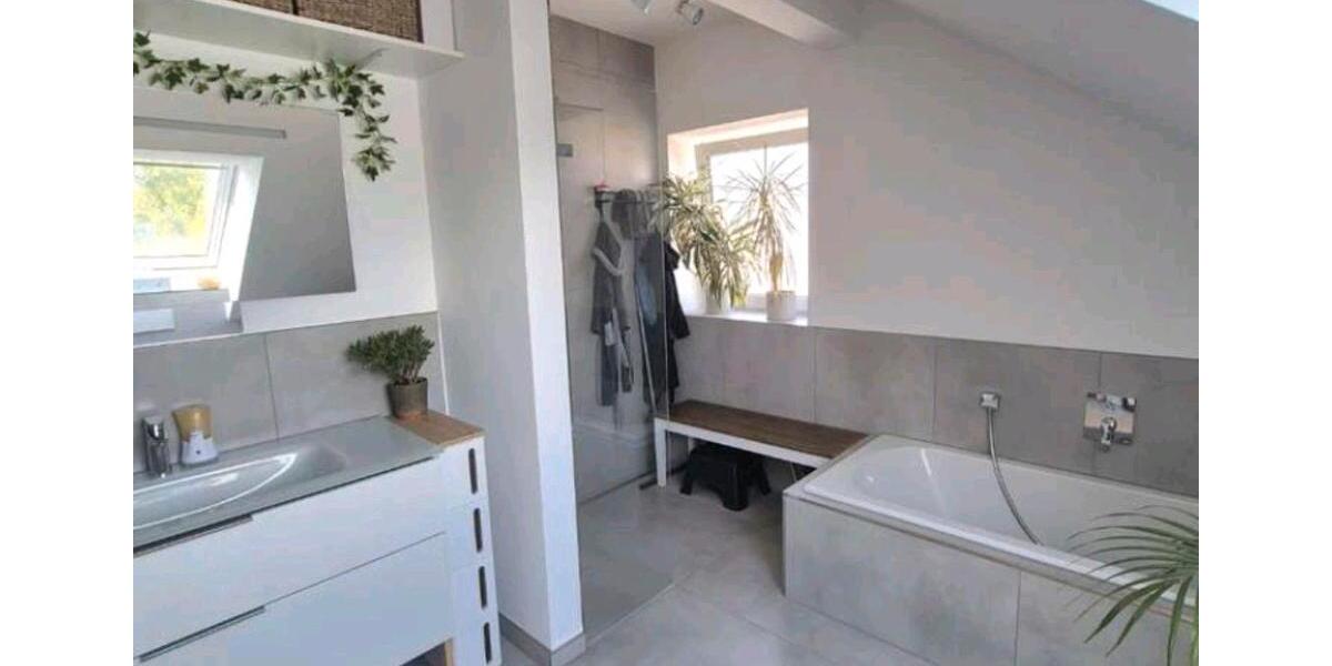 Dachgeschoßwohnung Illertissen - 3 Zimmer, 81 m&sup2;, 351.000&euro; | Angebot:26153382