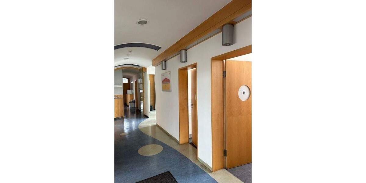 Gewerbeobjekt Weißenhorn - 8 Zimmer, 213 m&sup2;, 1.900&euro; | Angebot:25664443