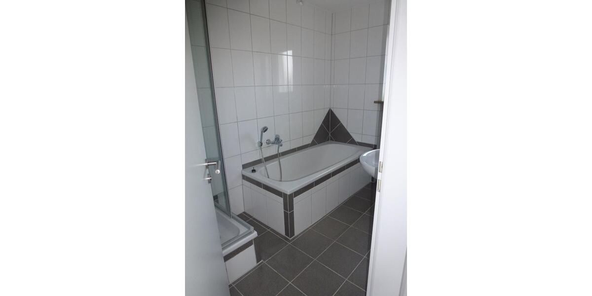 Etagenwohnung Neu-Ulm Burlafingen - 4.5 Zimmer, 101 m&sup2;, 1.150&euro; | Angebot:26045100