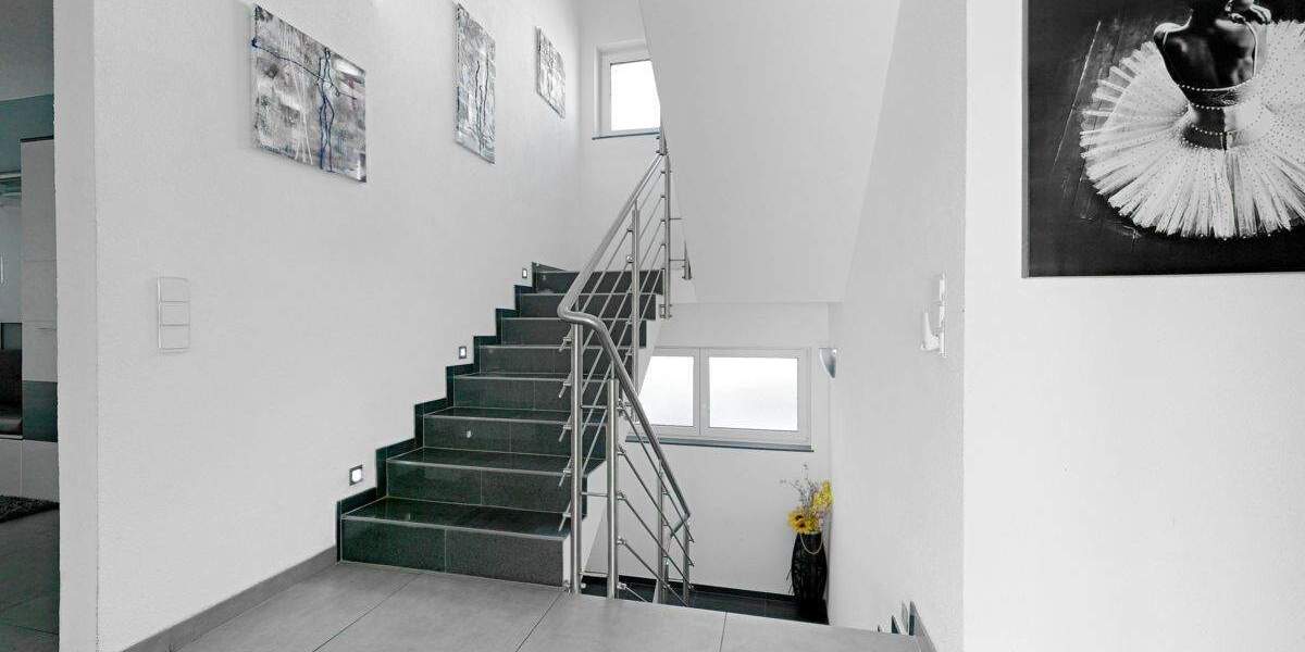 Einfamilienhaus Laupheim - 8 Zimmer, 255 m&sup2;, 1.199.000&euro; | Angebot:25693602