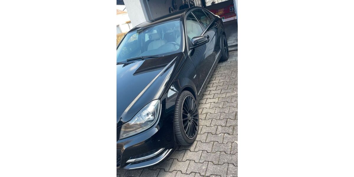 Mercedes-Benz C 180 122.859 km 11.400 &euro; Allmendingen 89604