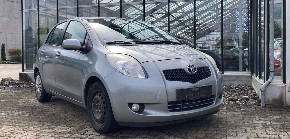 Toyota Yaris 143.500 km 2.860 &euro; Neu-Ulm 89231