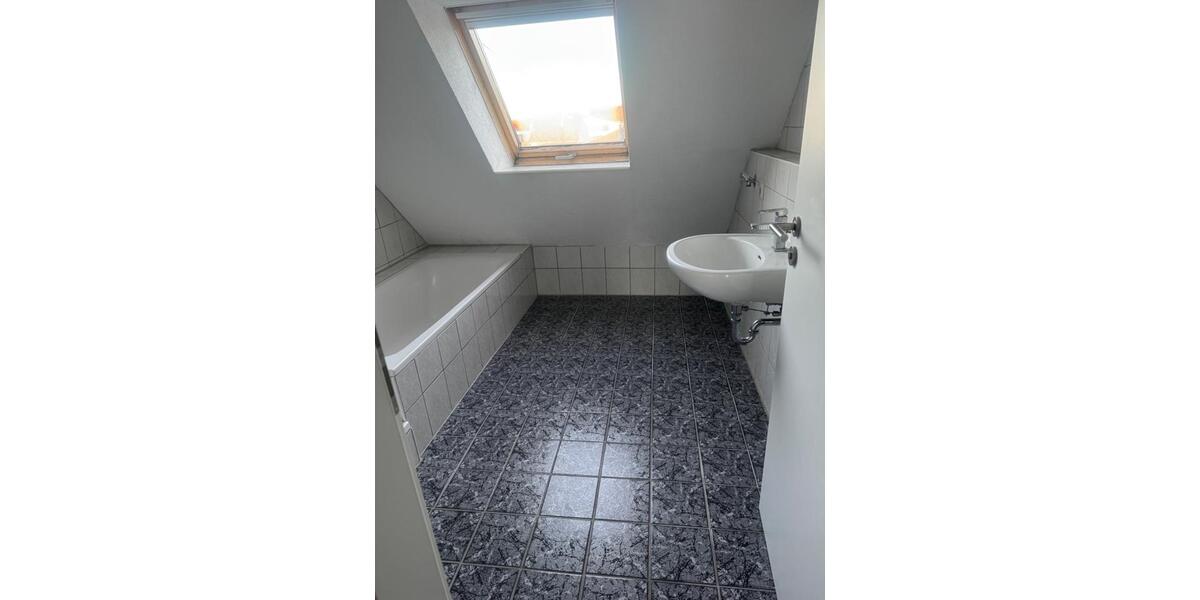 Dachgeschoßwohnung Günzburg - 4 Zimmer, 82 m&sup2;, 770&euro; | Angebot:26708616