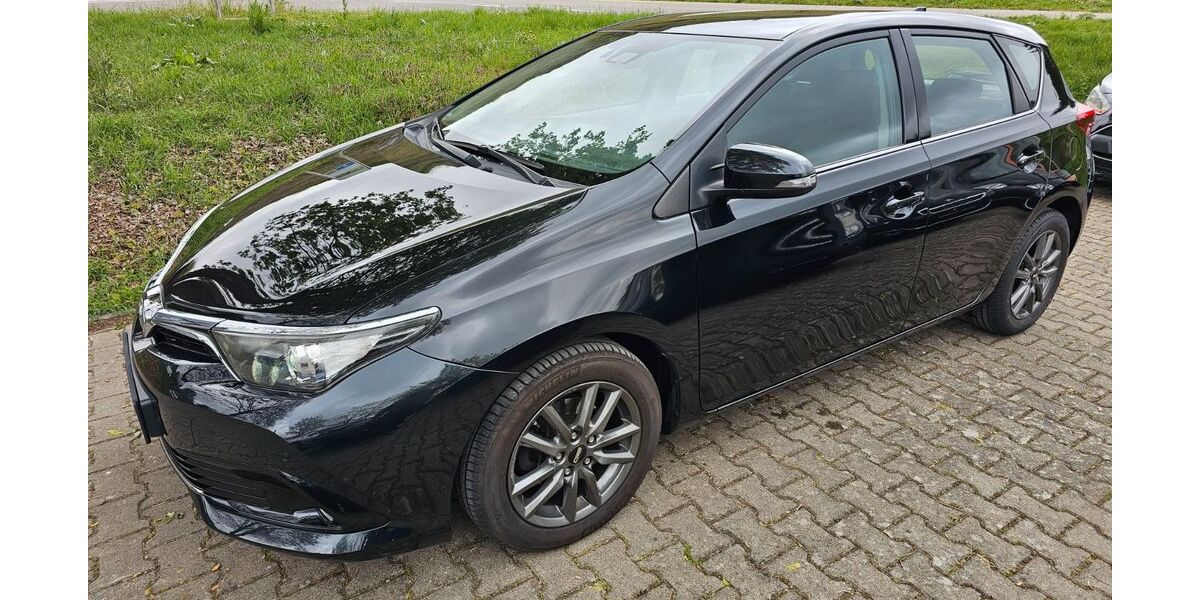 Toyota Auris 93.800 km 10.890 &euro; Herbrechtingen 89542
